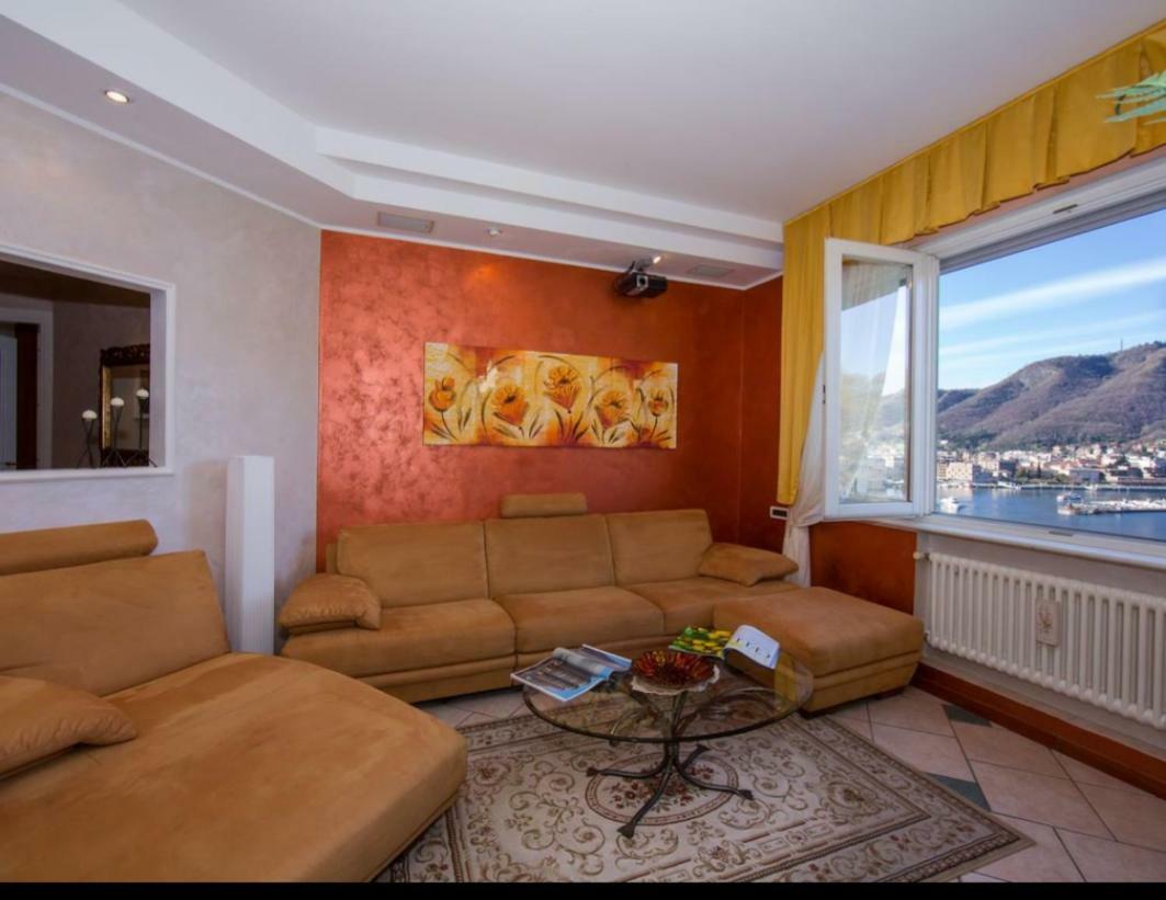 Lo Specchio Sul Lago - The House Of Travelers Como Eksteriør bilde