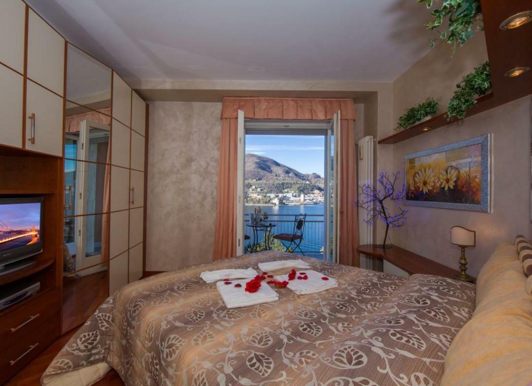Lo Specchio Sul Lago - The House Of Travelers Como Eksteriør bilde